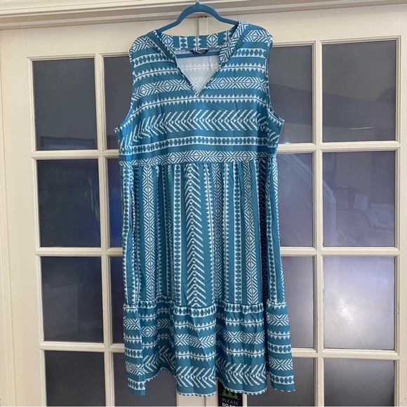 BloomChic Dresses & Skirts - Size 3X Bloomchic Sleeveless Teal Patterned V-Neck Summer Dress